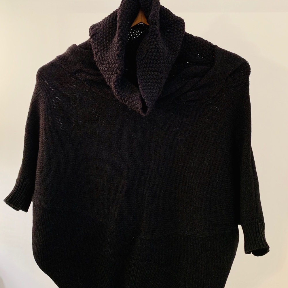Vince Quarter Sleeve Cow neck Sweater